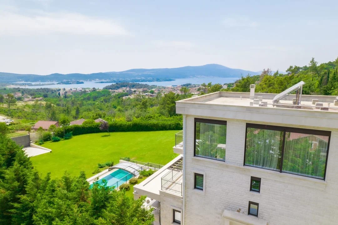 Image of Villa - 6 Bedrooms - 2 Bathrooms for Sale in Tivat-Mrcevac-Montenegro, Image 6